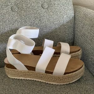 Chunky sandals
